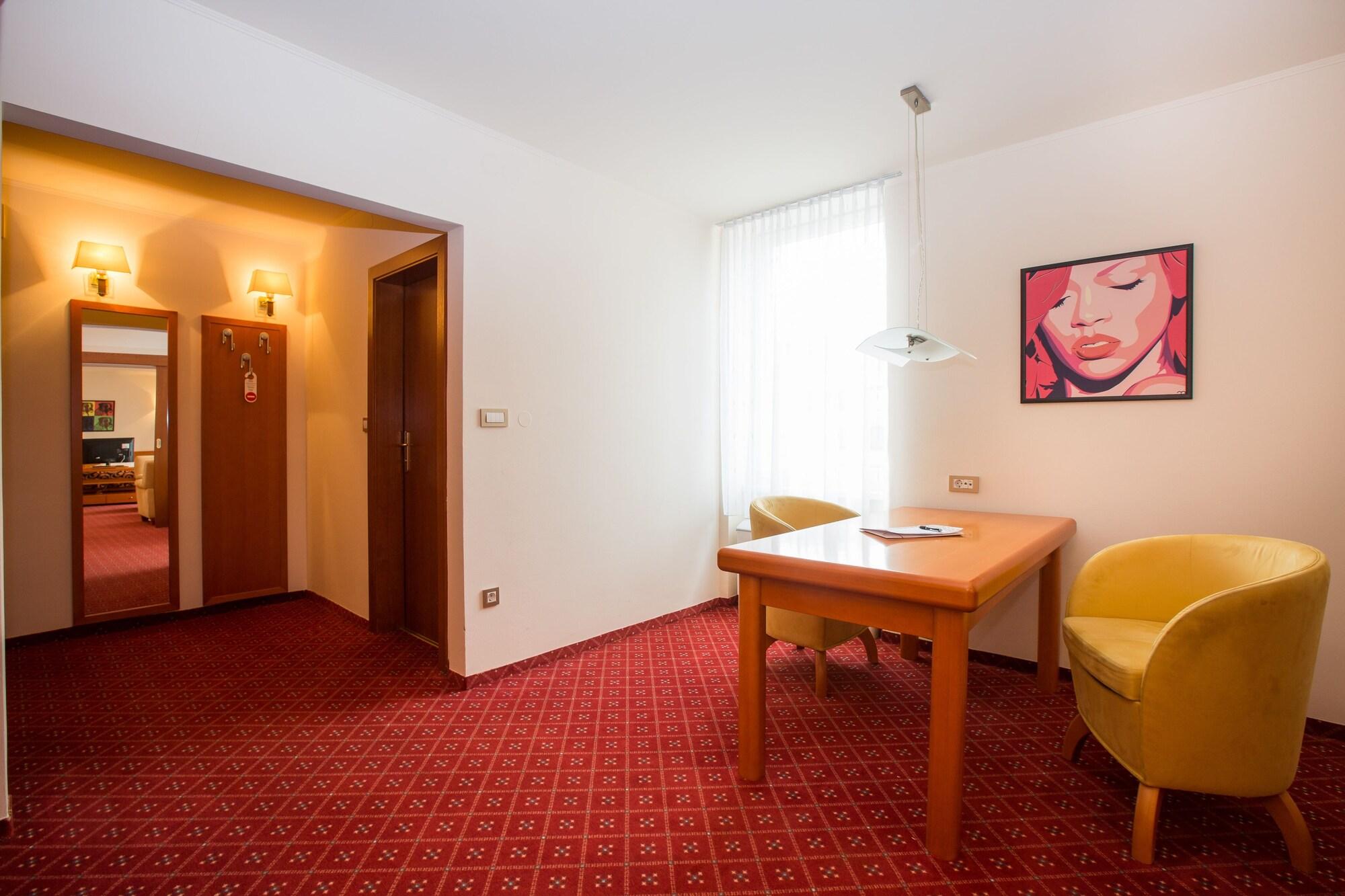 Hotel Celeia Целе Экстерьер фото