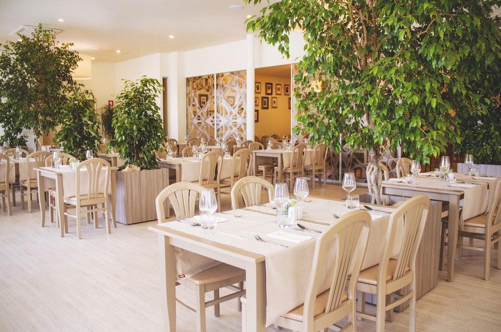 Hotel Celeia Целе Экстерьер фото