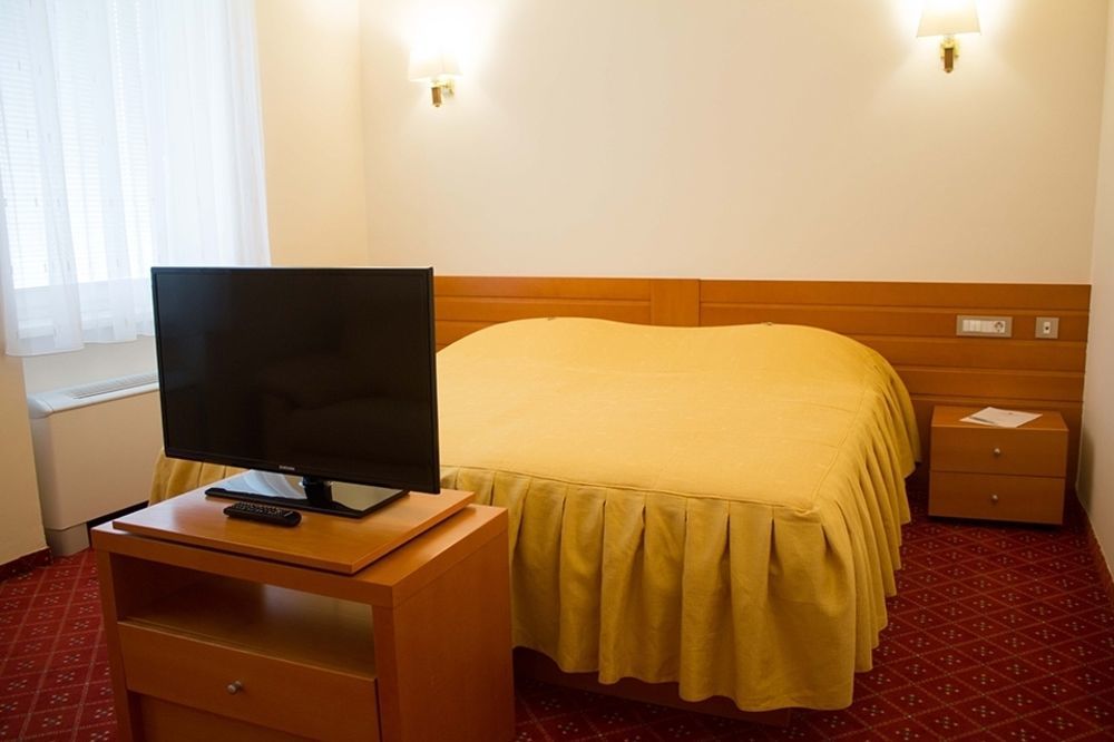 Hotel Celeia Целе Экстерьер фото