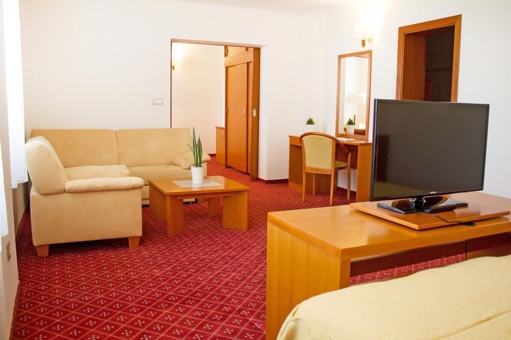 Hotel Celeia Целе Экстерьер фото