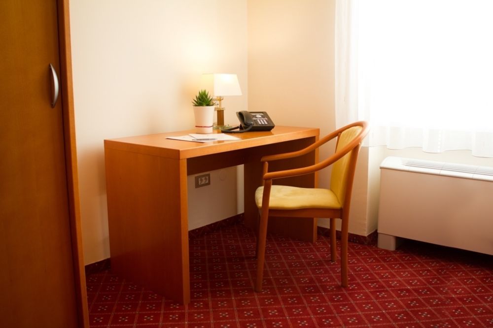Hotel Celeia Целе Экстерьер фото