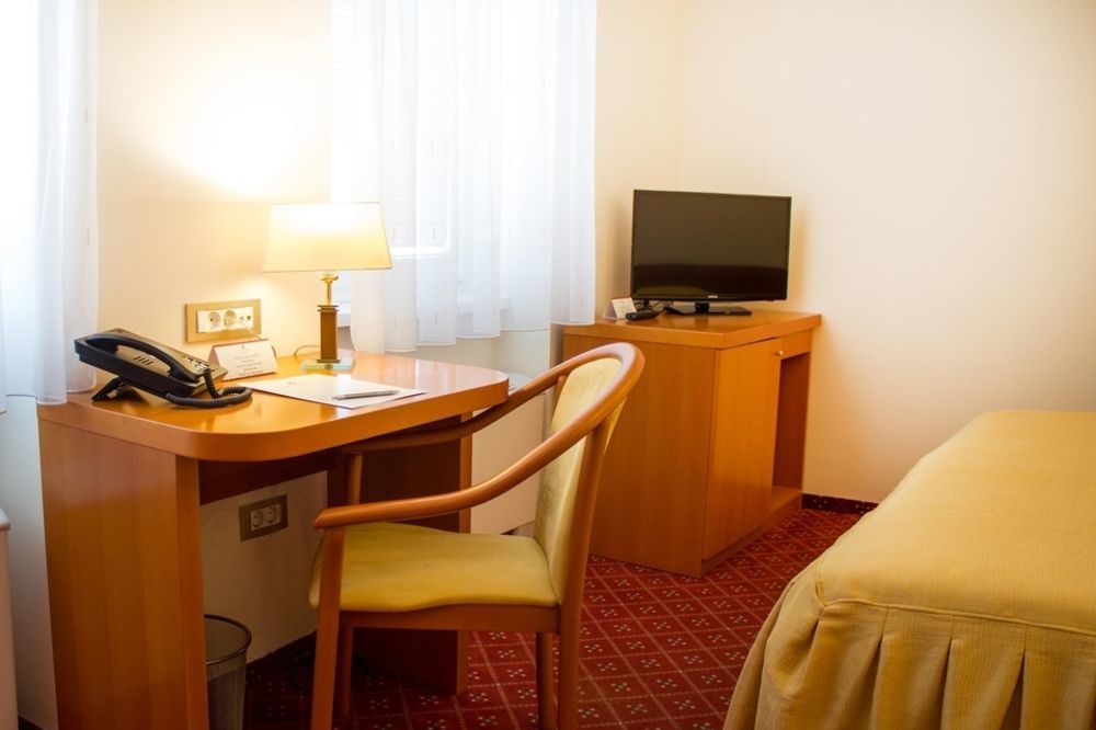 Hotel Celeia Целе Экстерьер фото
