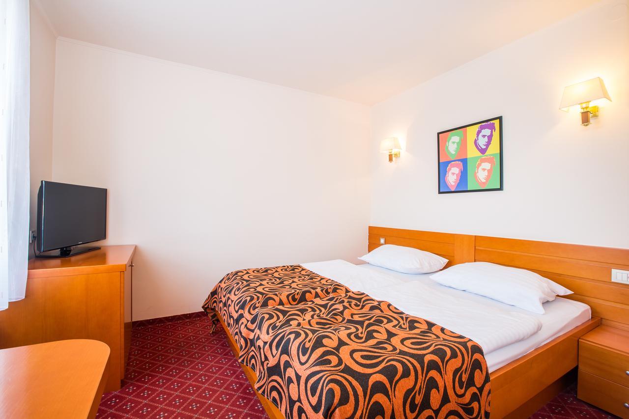 Hotel Celeia Целе Экстерьер фото
