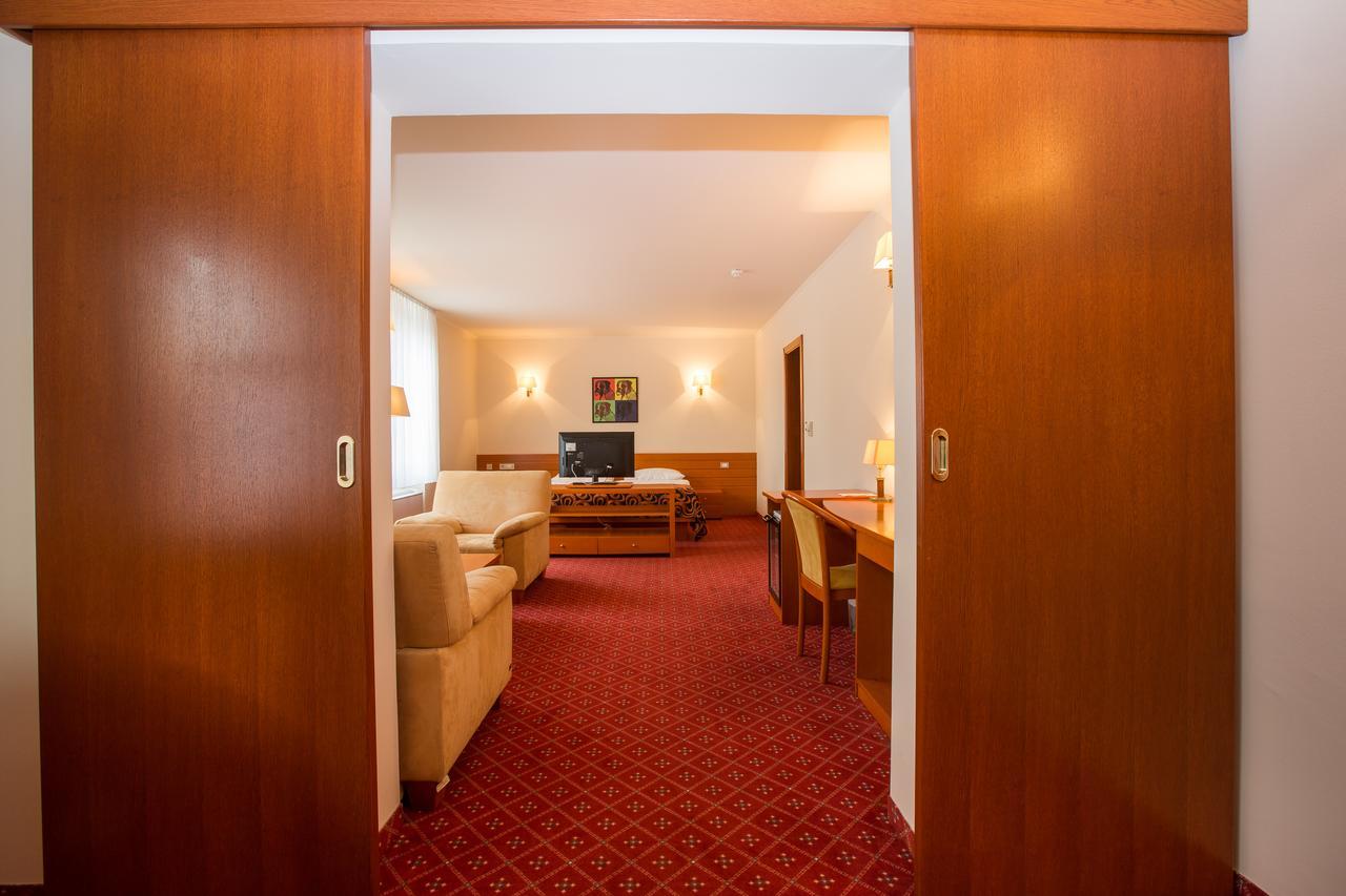 Hotel Celeia Целе Экстерьер фото