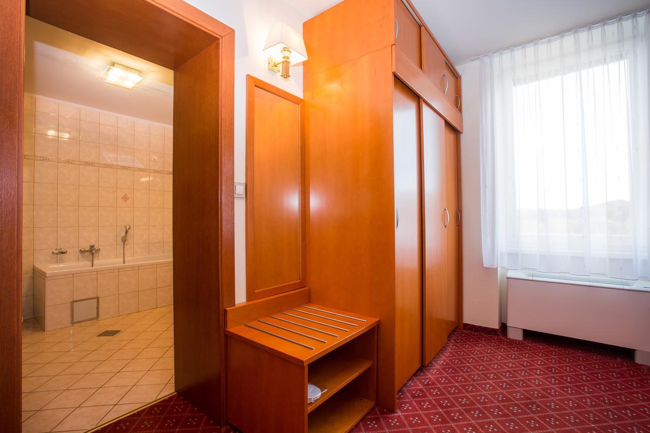 Hotel Celeia Целе Экстерьер фото