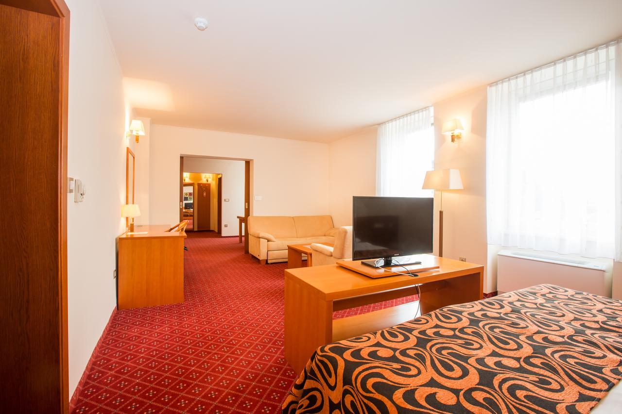 Hotel Celeia Целе Экстерьер фото